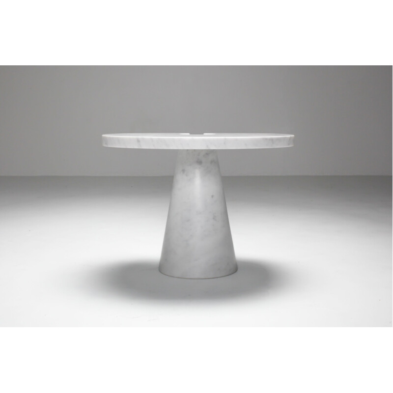 Vintage Mangiarotti side table in Carrara marble "Eros series" by Angelo Mangiarotti for the skipper, Italy 1970