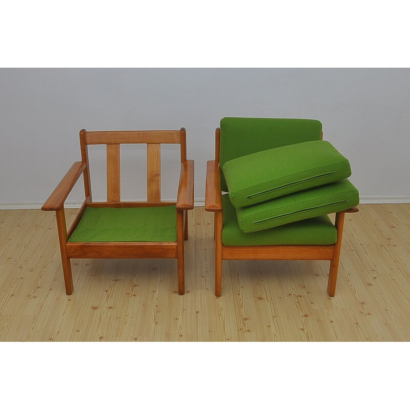 Pair of Knoll Antimott 1960 vintage armchairs