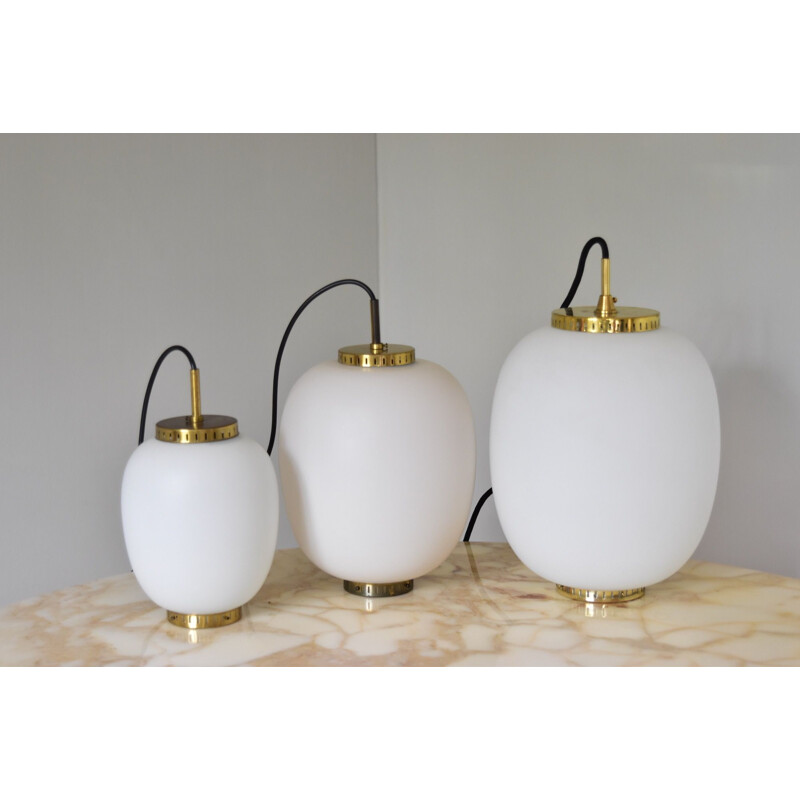 Suspension Vintage taille L Plafonniers en laiton et opaline Bent Karlby Kina de Lyfa Danemark 1955