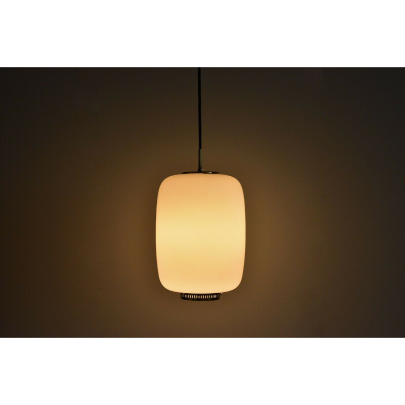 Suspension Vintage taille M Plafonniers en laiton et opaline Bent Karlby Kina de Lyfa Danemark 1955