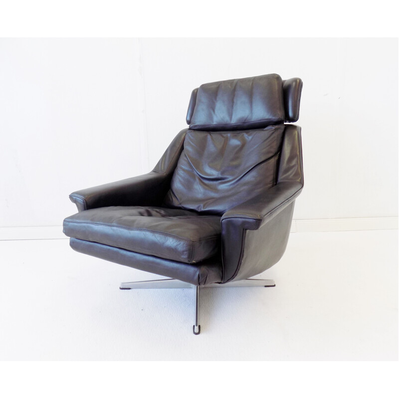 Vintage ESA 802 black leather armchair with ottoman by Werner Langenfeld
