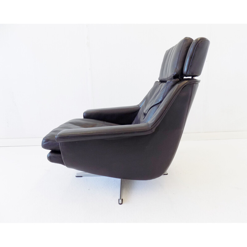 Vintage ESA 802 black leather armchair with ottoman by Werner Langenfeld