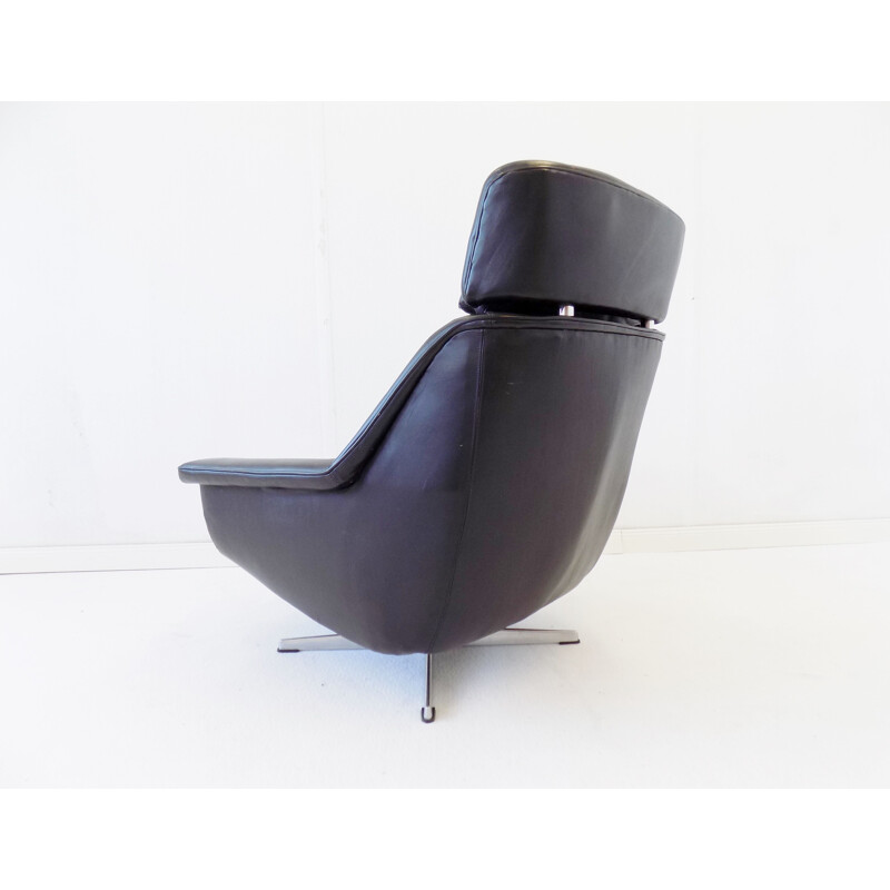 Vintage ESA 802 black leather armchair with ottoman by Werner Langenfeld