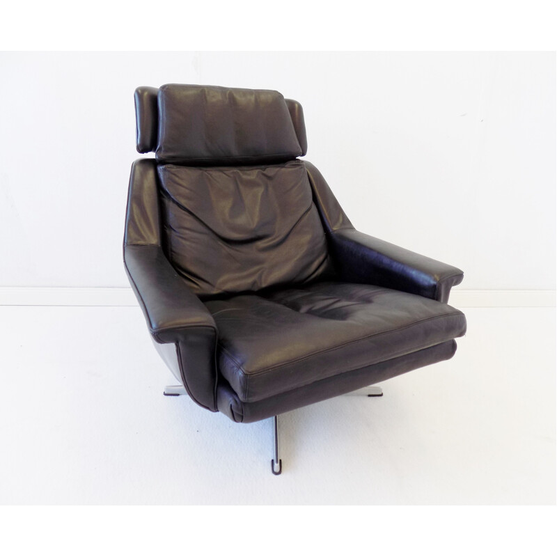 Vintage ESA 802 black leather armchair with ottoman by Werner Langenfeld