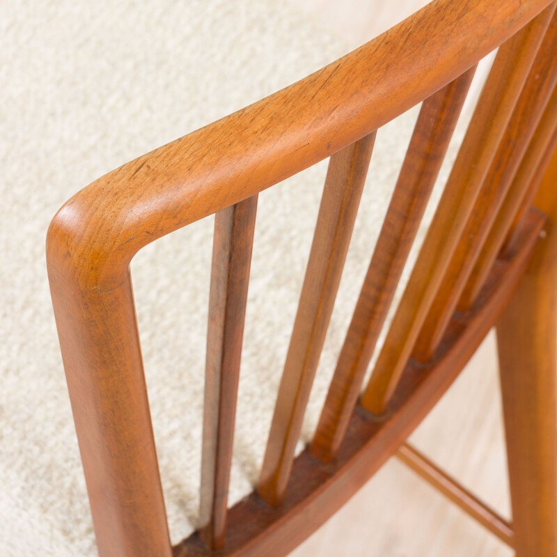 Set of 6 vintage walnut dining chairs in boucle by Frits Henningsen, Denmark 1950s