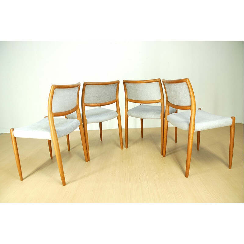 Suite de 4 chaises à repas modèle 80, Niels Otto MOLLER - 1968