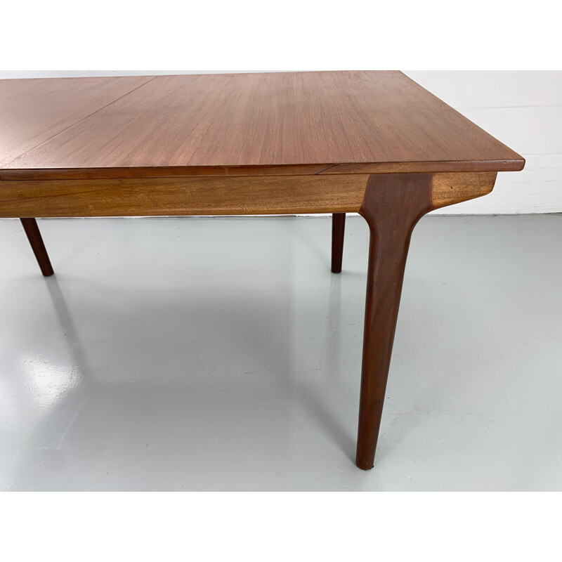 Vintage dining table McIntosh 1960