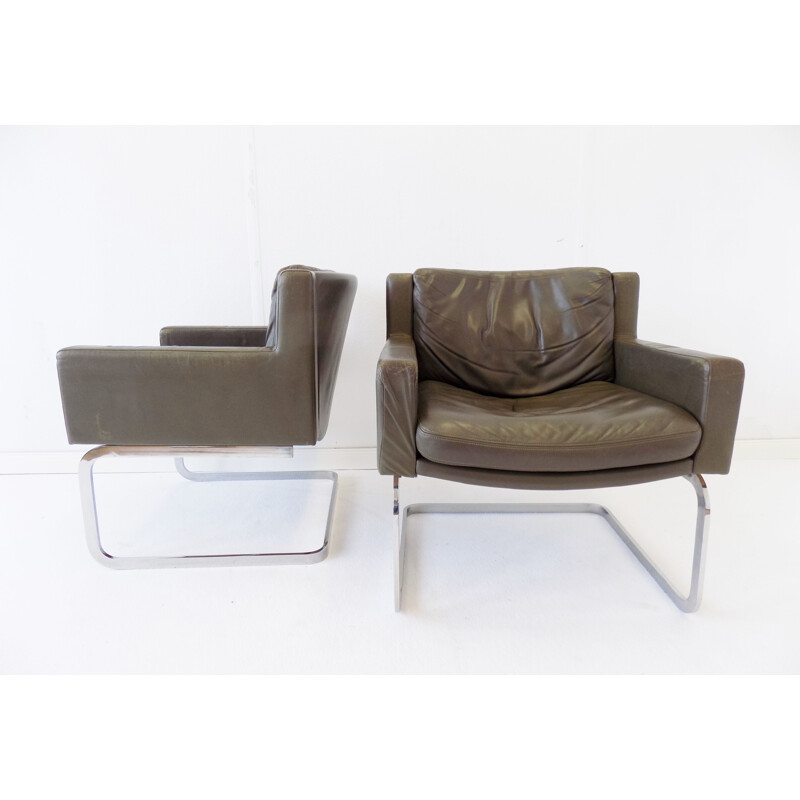 Paire de fauteuils Vintage De Sede RH 201 cuir vert olive par Robert Haussmann