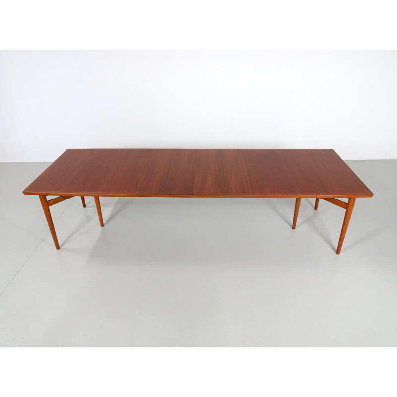 Sibast six legged extendable dining table in teak, Arne VODDER - 1960s