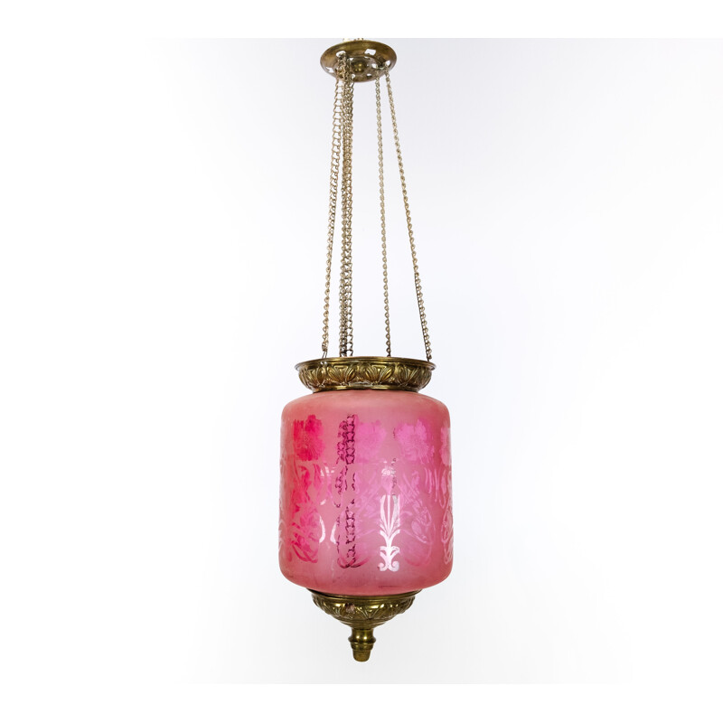 Colgante vintage de cristal opalino rosa con borde de latón y suspensión 1860