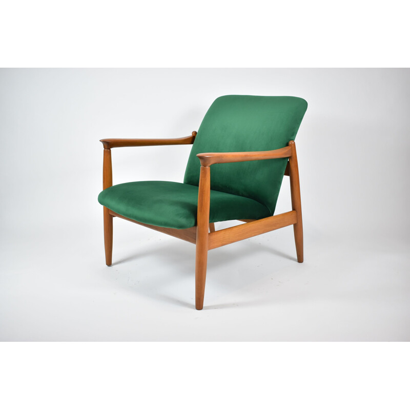 Poolse vintage fauteuil GFM64 groen fluweel fles 1960