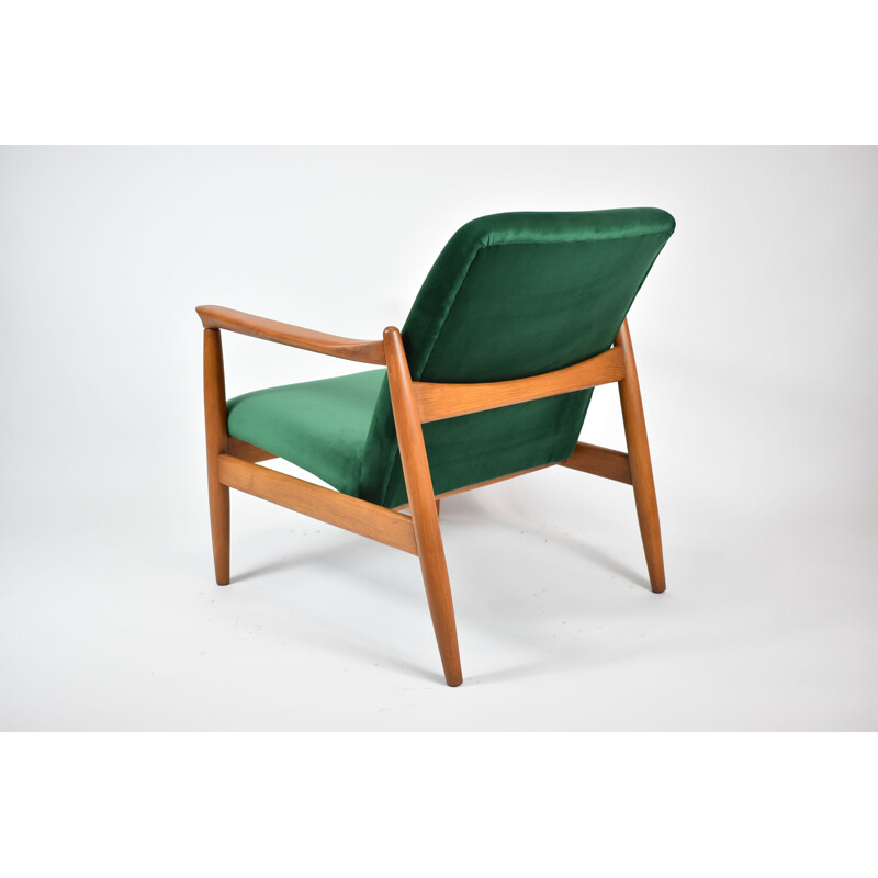 Poolse vintage fauteuil GFM64 groen fluweel fles 1960