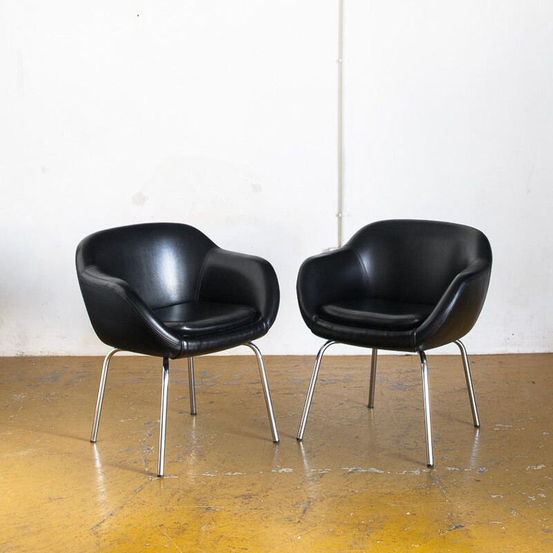 Pair of armchairs in leatherette and chromed tube, Spain, 1970