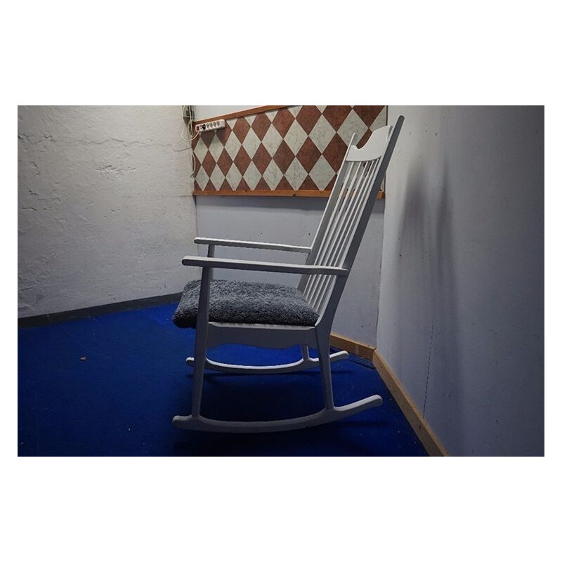 Rocking chair vintage en laine d'agneau Henning Kjærnulf