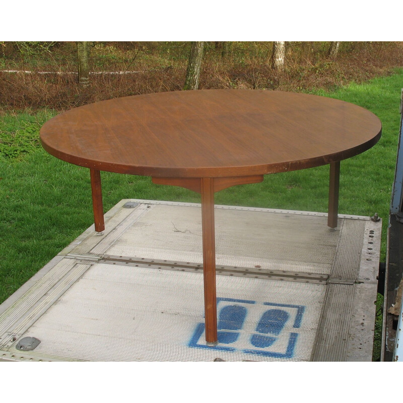 Vintage round table stamped Jens Risom 1970