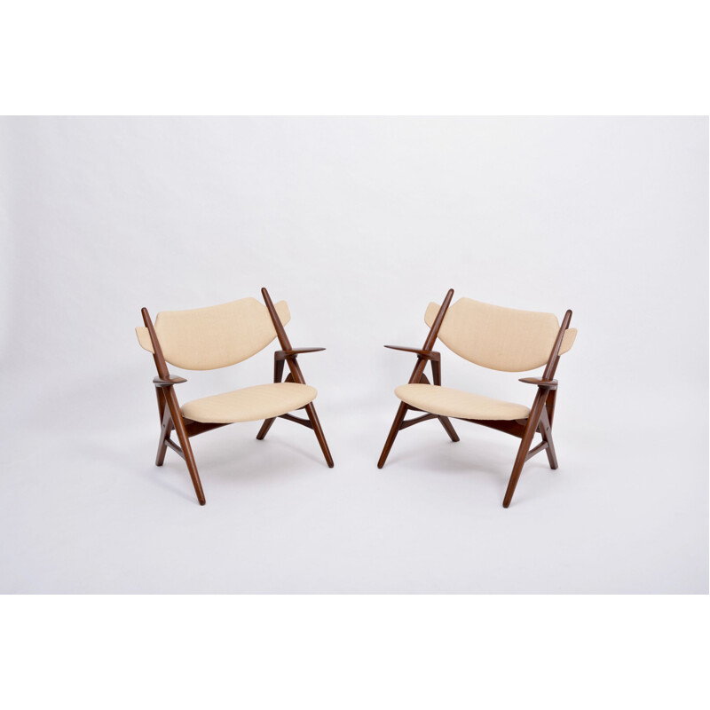 Pair of Mid-Century Modern chairs Hans Wegner Sawbuck chair 1950