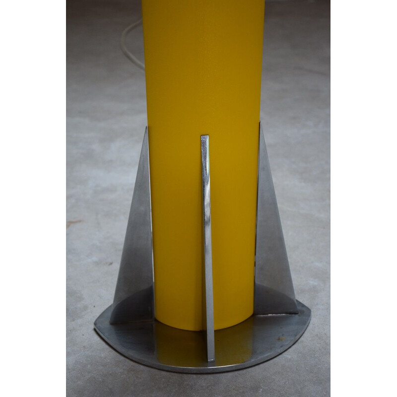 Luminária Vintage com cano de alumínio epoxi pintado de amarelo por Yonel Lebovici, 1981