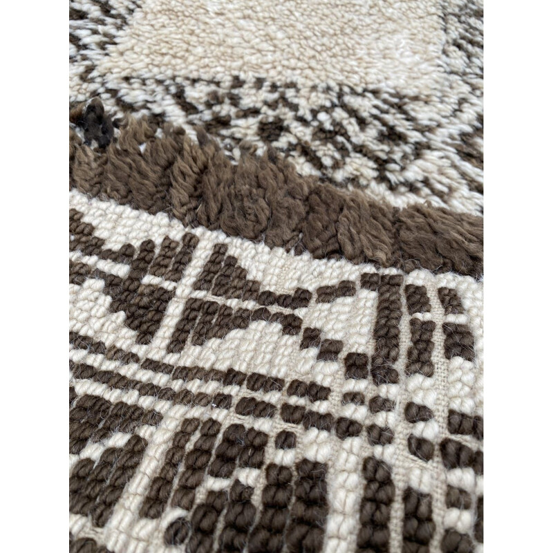 Vintage wool carpet from the Beni Ouarain region