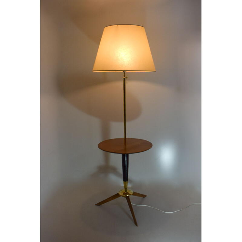 Vintage driepoot vloerlamp met plank, hout en messing 1950