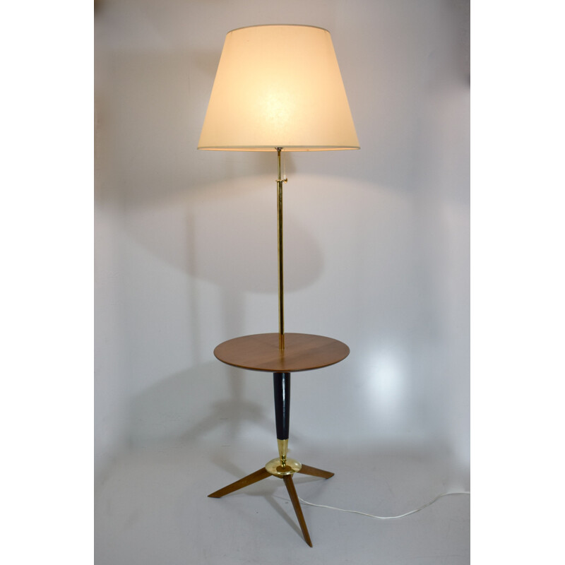 Lampadaire vintage tripode avec tablette, bois et laiton 1950