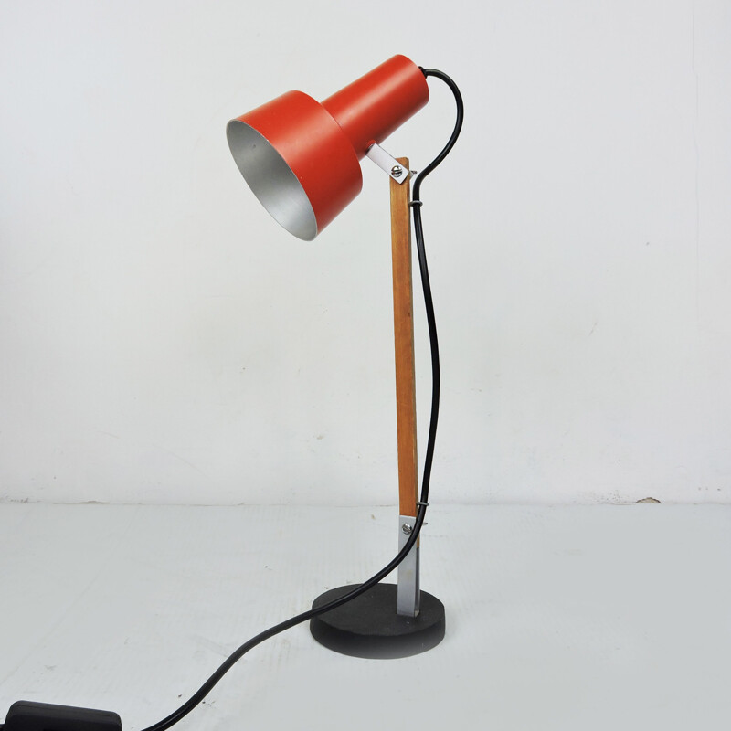 Lampe de bureau vintage rouge avec bras en bois 1970