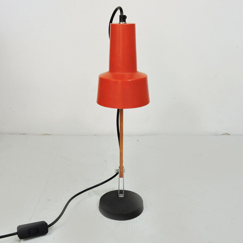 Lampe de bureau vintage rouge avec bras en bois 1970