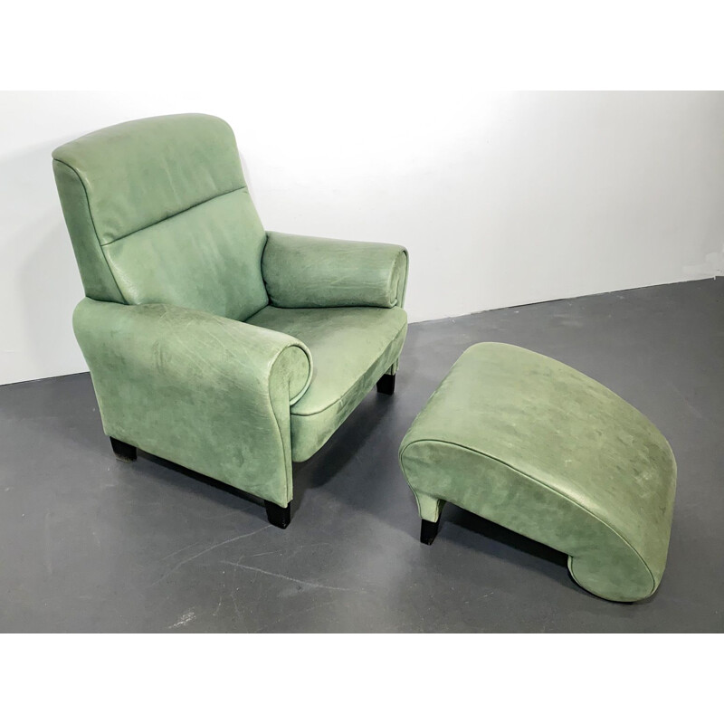 Poltrona Vintage, chaise longue com escabelo DS-90, couro verde, de Anita Schmidt para De Sede, Suíça, 1992.