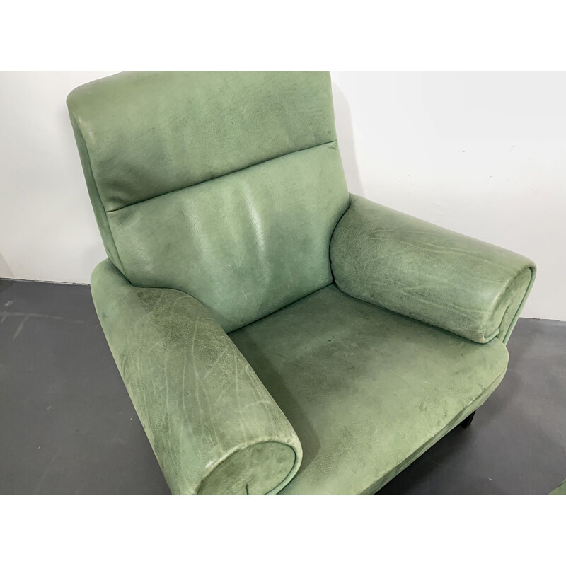 Sillón vintage, chaise longue con reposapiés DS-90, cuero verde, de Anita Schmidt para De Sede, Suiza, 1992.