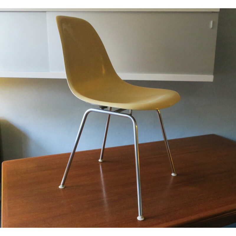 Vintage Side Chair by Charles & Ray Eames for Herman Miller, Fiberglass DSX 1950s