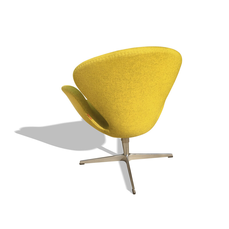 Fritz Hansen yellow "Swan" armchair, Arne JACOBSEN - 2000s