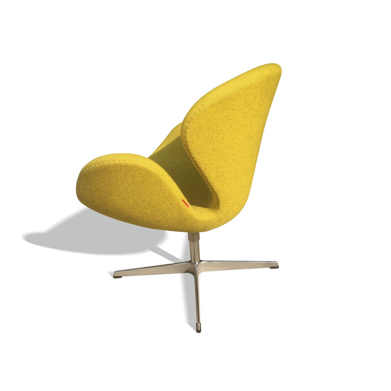 Fritz Hansen yellow "Swan" armchair, Arne JACOBSEN - 2000s