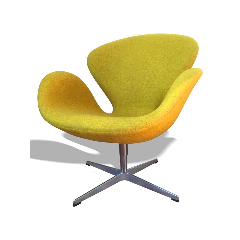 Fritz Hansen yellow "Swan" armchair, Arne JACOBSEN - 2000s