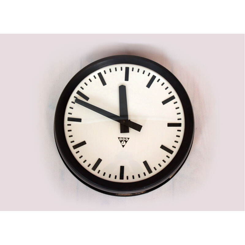 Horloge vintage ferroviaire en bakélite du Pragotron 1950