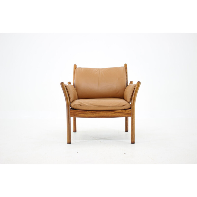 Vintage rosewood armchair from Illum Wikkelsø, Denmark 1960