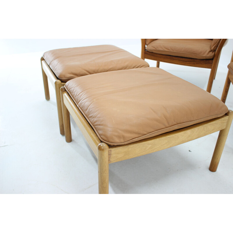Paire de fauteuils vintage en palissandre avec tabouretIllum Wikkelsø Genius Danemark 1960s 