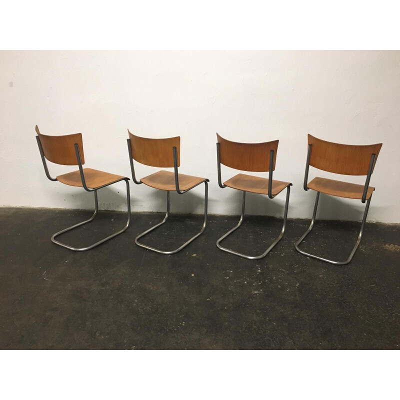 Lot de 12 chaises vintage en acier tubulaire Mart Stam