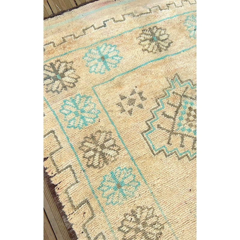 Vintage Berber Boujaad beige carpet