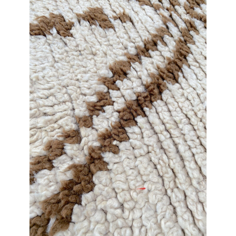 Small vintage berbere beni ouarain beige carpet