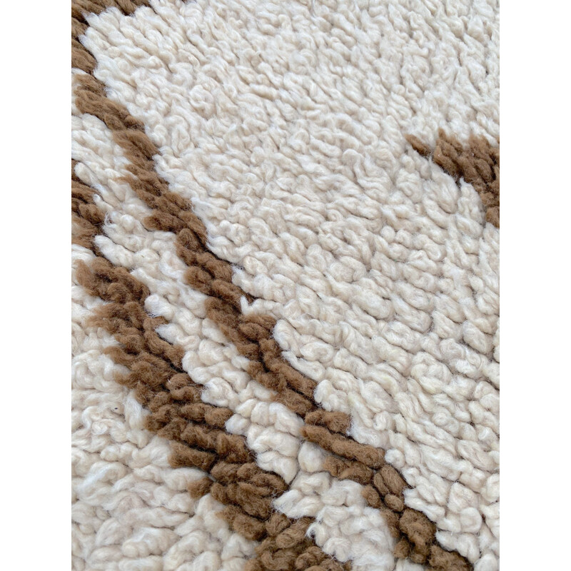 Small vintage berbere beni ouarain beige carpet
