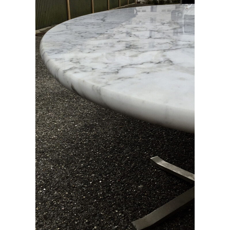 Vintage oval table in white marble with veins 1970