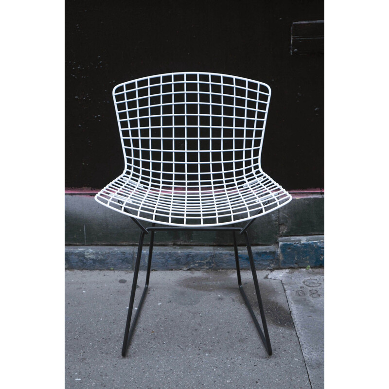 Cadeira de arame preto e branco vintage de Harry Bertoia - Knoll 1960