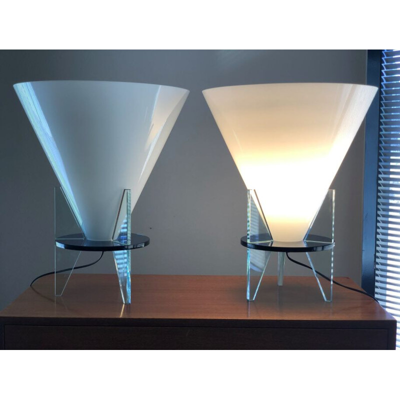 Pair of vintage lamps in opaline and glass model Otero by Rodolfo Dordoni for Fontana Arte, model Otero, 1986
