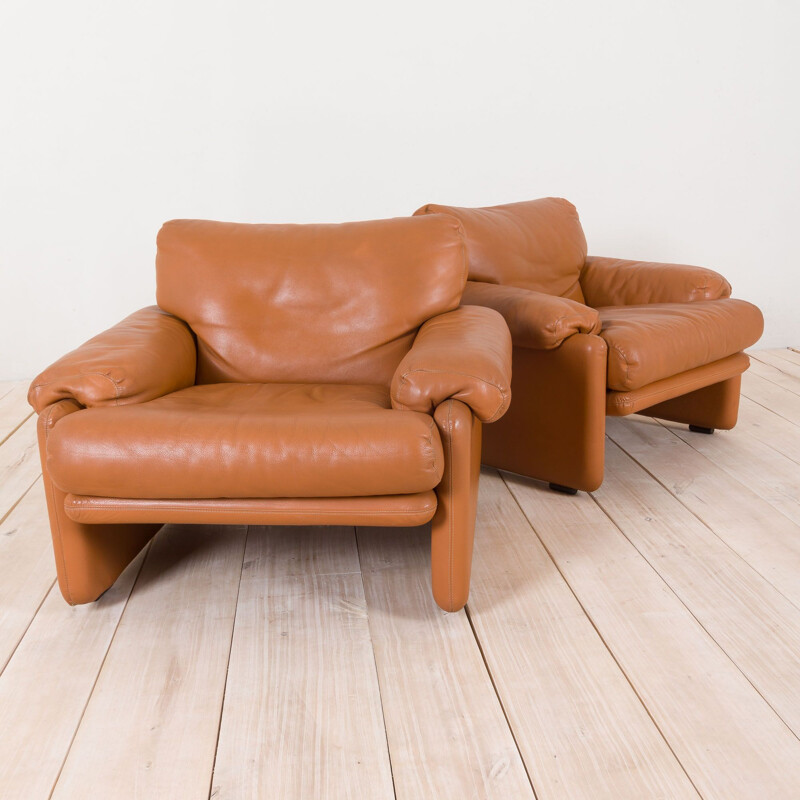 Pair of vintage B&B Italia Tobia Scarpa Coronado lounge chairs in light brown leather, 1970s 