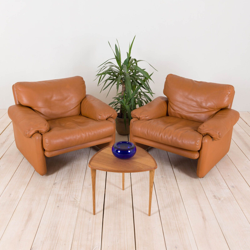 Pair of vintage B&B Italia Tobia Scarpa Coronado lounge chairs in light brown leather, 1970s 