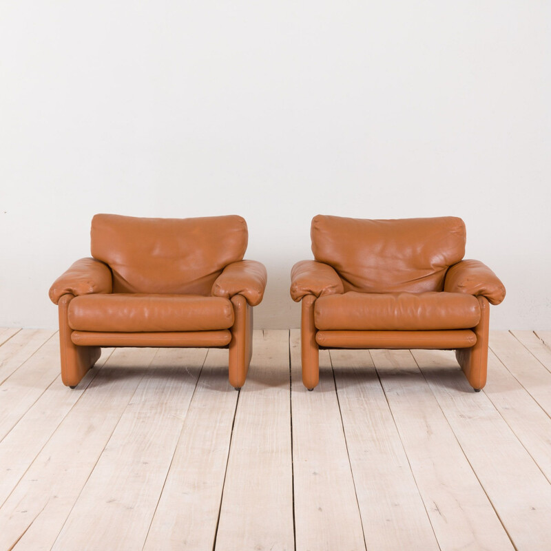 Pair of vintage B&B Italia Tobia Scarpa Coronado lounge chairs in light brown leather, 1970s 