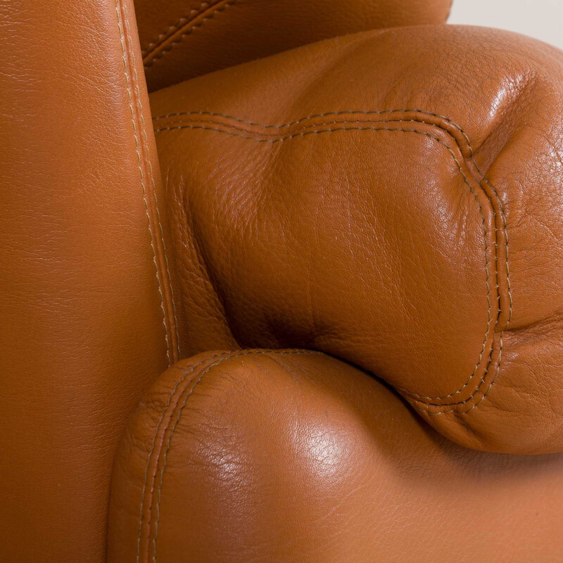 Pair of vintage B&B Italia Tobia Scarpa Coronado lounge chairs in light brown leather, 1970s 