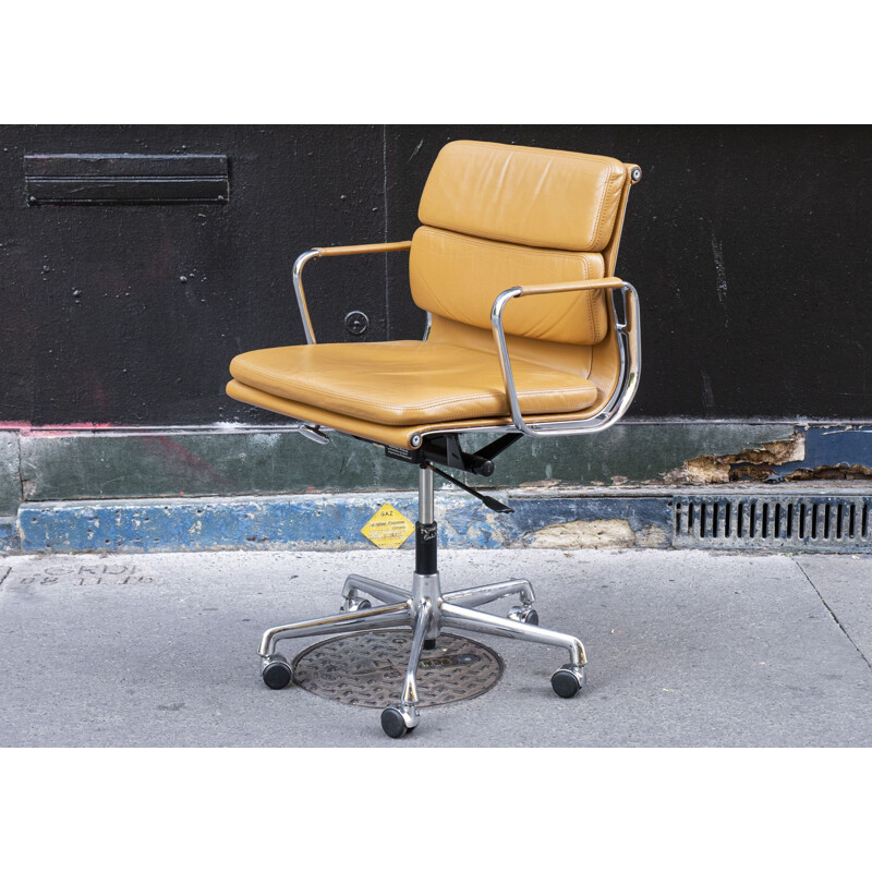 Vintage Soft Pad  armchair by Charles & Ray Eames 1969