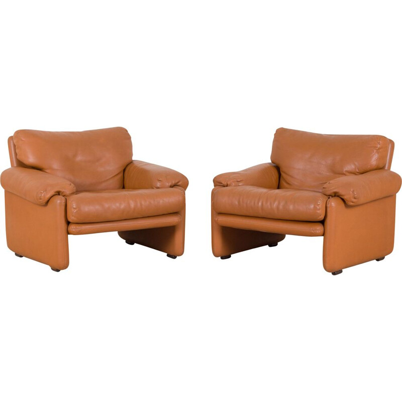 Pair of vintage B&B Italia Tobia Scarpa Coronado lounge chairs in light brown leather, 1970s 