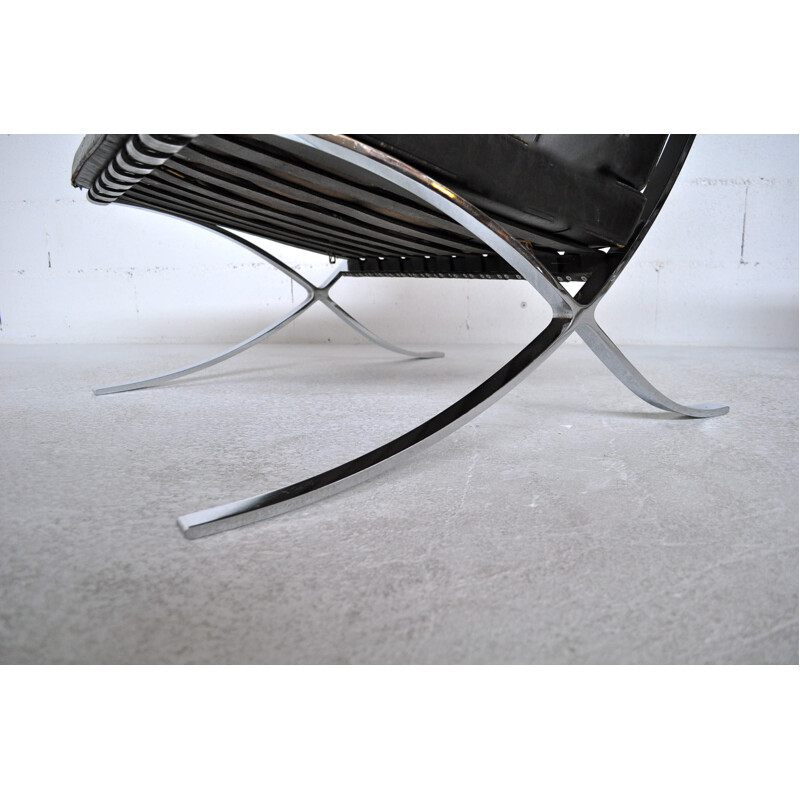 Pair of Knoll "Barcelona" low chairs, Ludwig MIES VAN DER ROHE - 1970s