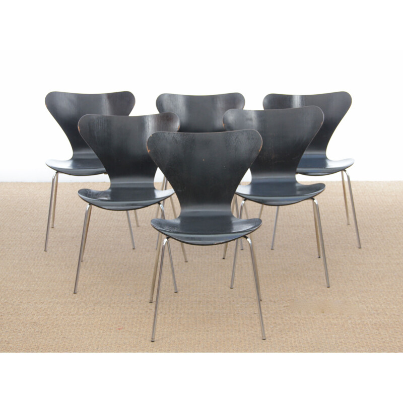 Suite 6 vintage chairs series 7 black 1979